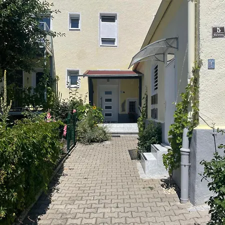 Apartmán - *